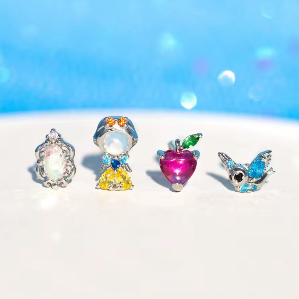 Disney’s Snow White Stud Earrings Set- Silver